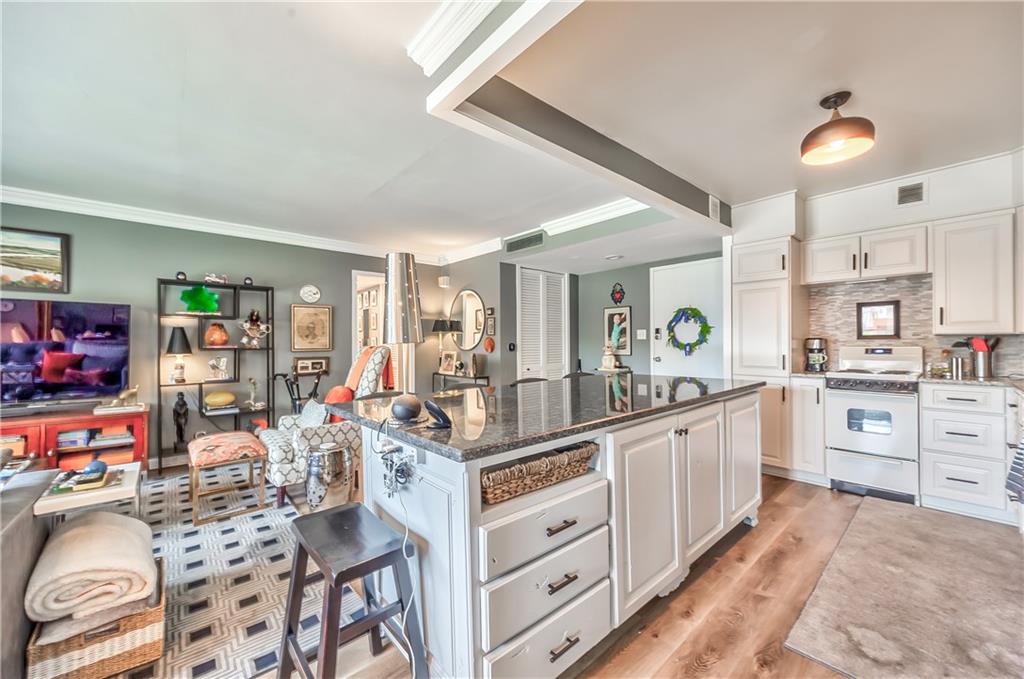 4545 Wornall Road, Unit 101 Kansas City, MO 64111 - Photo 8 of 27