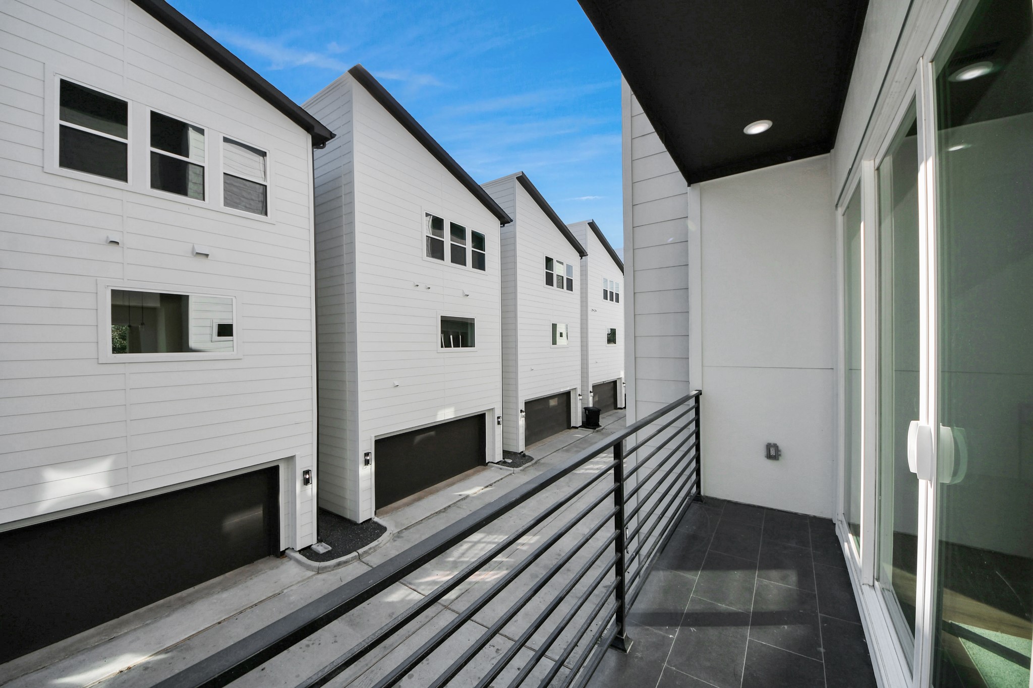 4804 Elysian Street, Unit B Houston, TX 77009 - Photo 23 of 49 Balcony