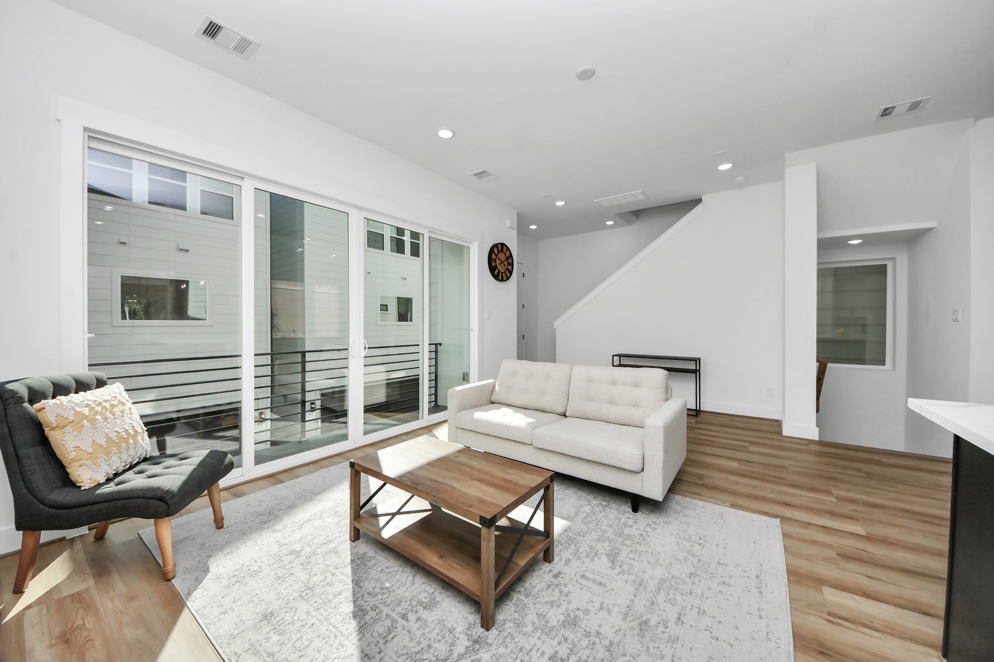 4804 Elysian Street, Unit B Houston, TX 77009 - Photo 24 of 49 a living room with furniture