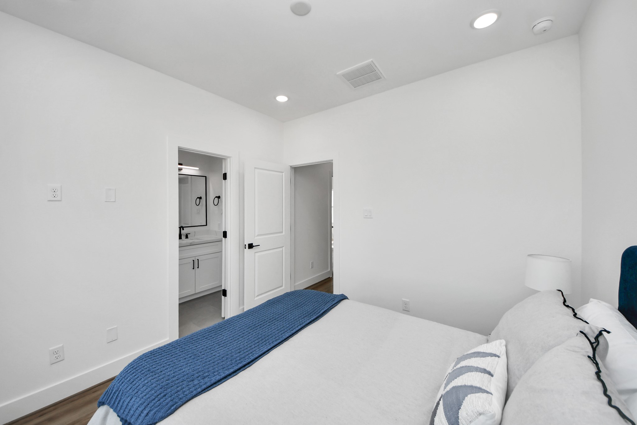 4804 Elysian Street, Unit B Houston, TX 77009 - Photo 37 of 49 a bedroom with a bed and a dresser