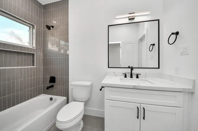 a view of a back yard of the house