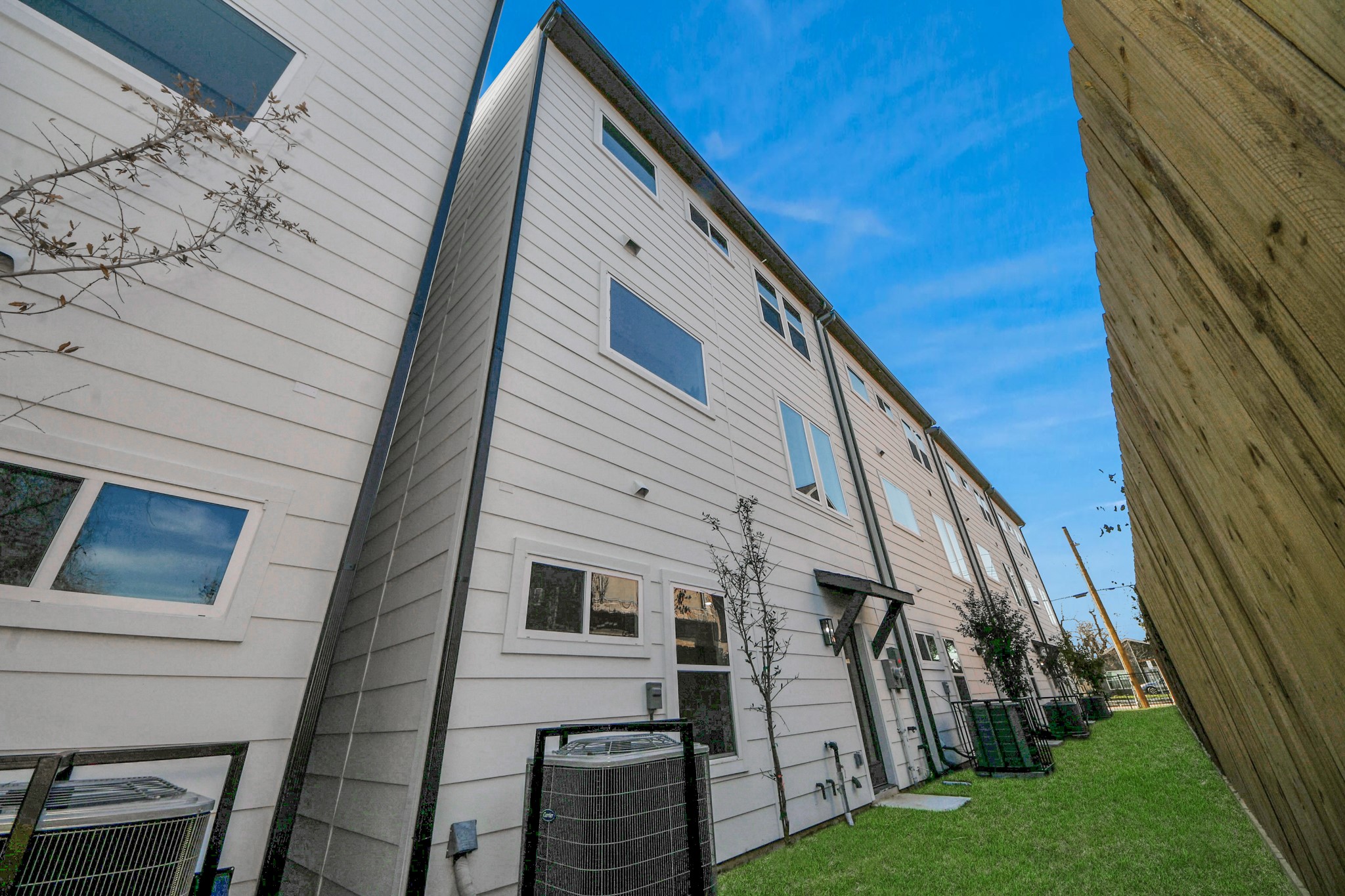 4804 Elysian Street, Unit B Houston, TX 77009 - Photo 39 of 49 a view of outdoor space and yard