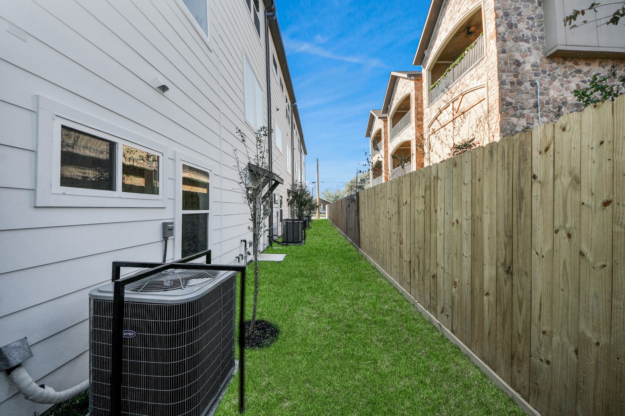 4804 Elysian Street, Unit B Houston, TX 77009 - Photo 41 of 49 a view of a back yard of the house
