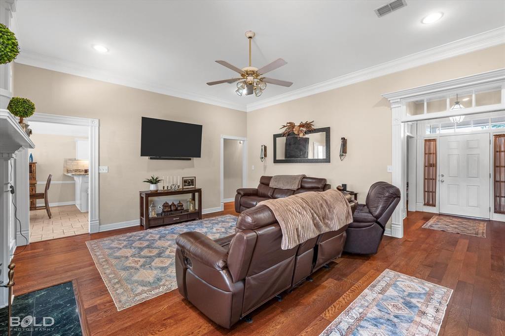 218 Ridgefield Drive Bossier City, LA 71111 - Photo 4 of 40