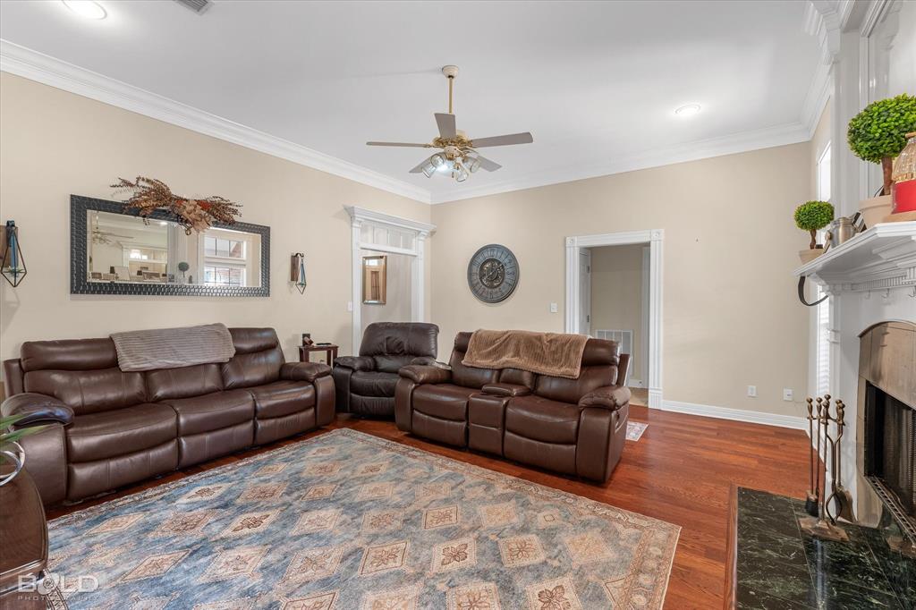 218 Ridgefield Drive Bossier City, LA 71111 - Photo 5 of 40