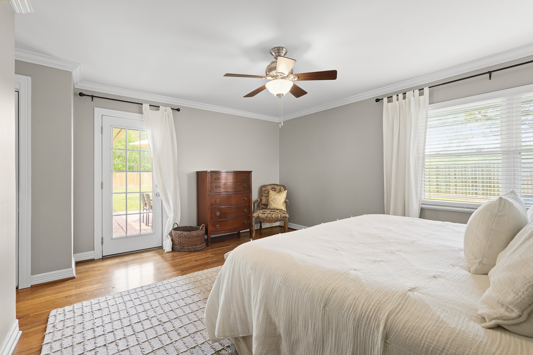 5242 Sanford Road Houston, TX 77035 - Photo 19 of 34