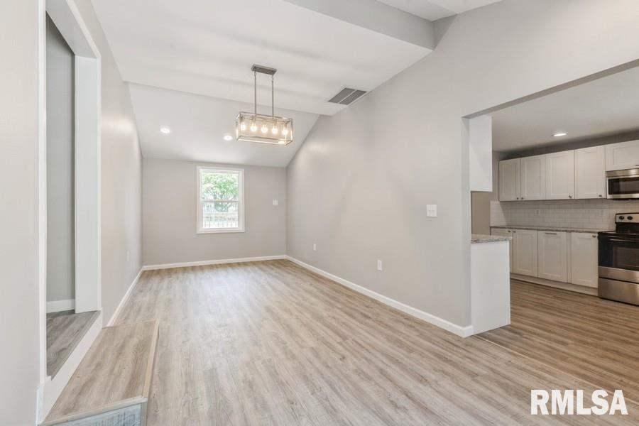 1231 Devils Glen Road Bettendorf, IA 52722 - Photo 3 of 15 Gallery Image 3