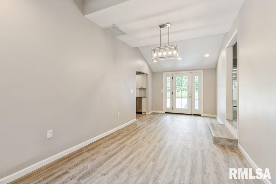 1231 Devils Glen Road Bettendorf, IA 52722 - Photo 4 of 15 Gallery Image 4