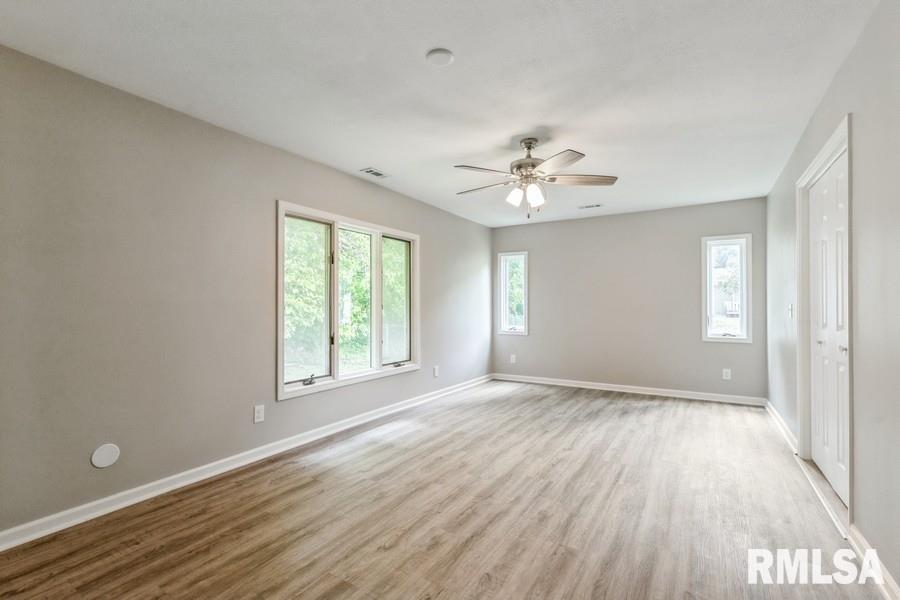 1231 Devils Glen Road Bettendorf, IA 52722 - Photo 7 of 15 Gallery Image 7