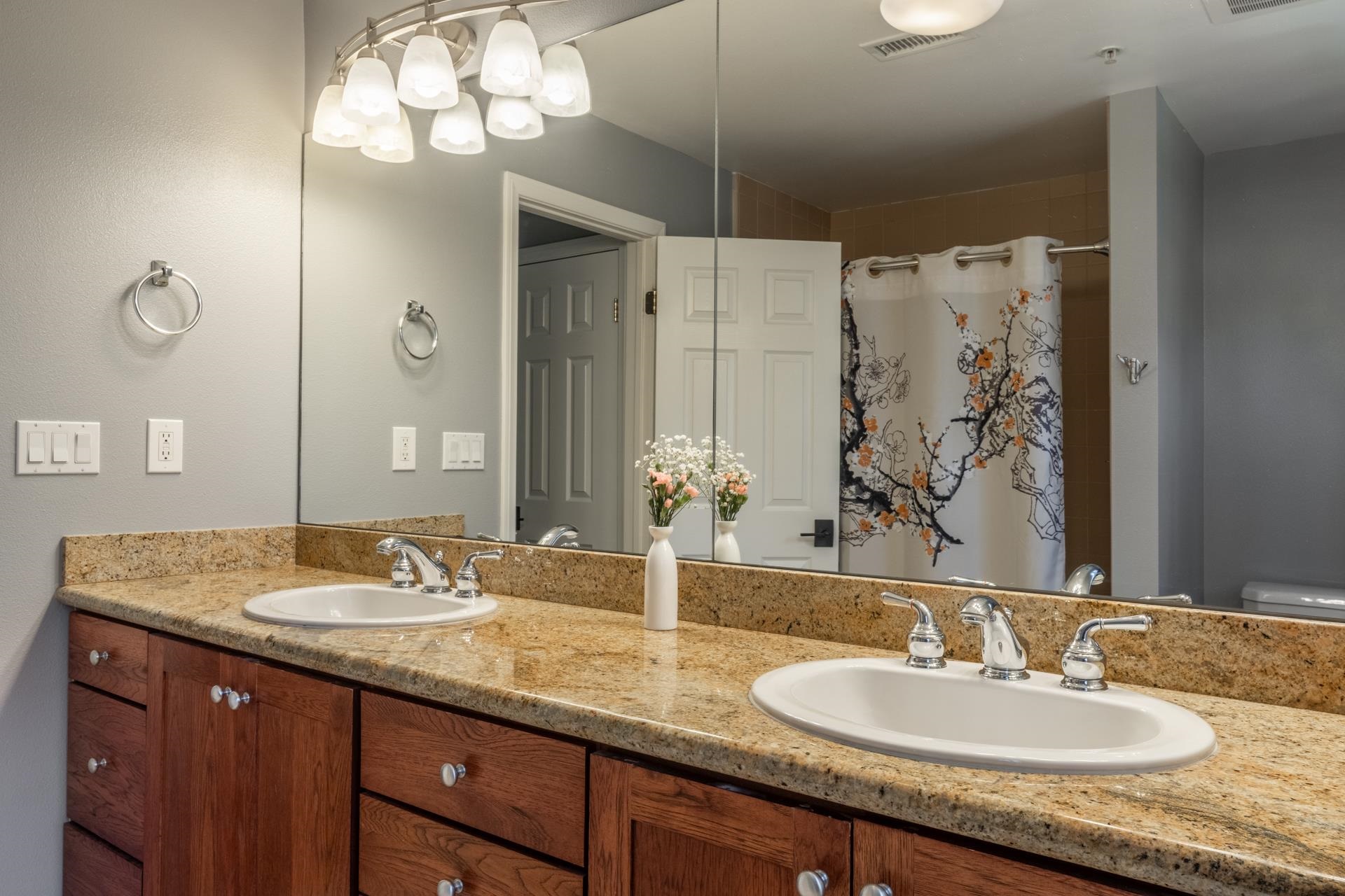 525 Manzanita Road, Unit 2 Mammoth Lakes, CA 93546 - Photo 9 of 13