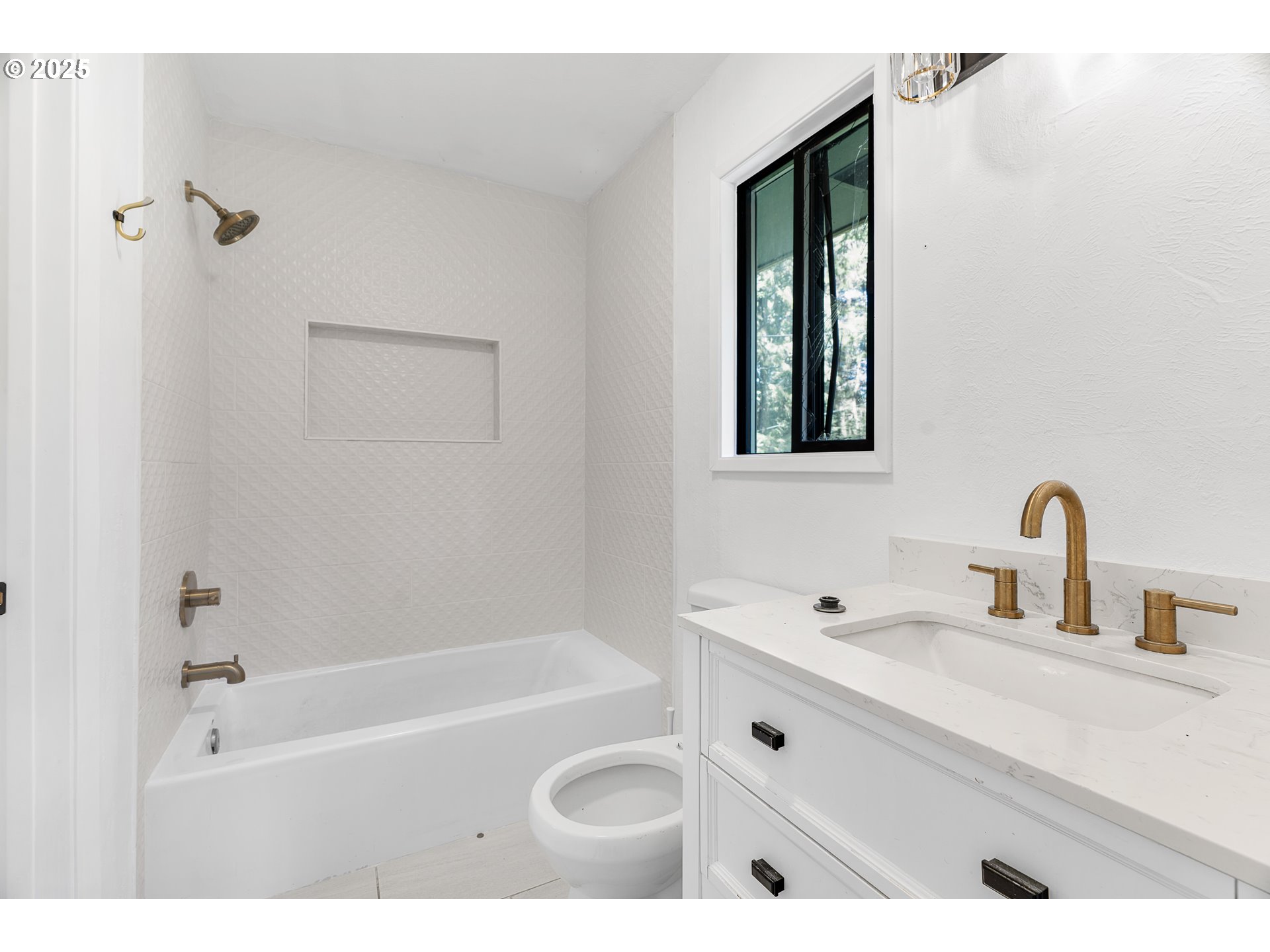 95708 Horton Lane Brookings, OR 97415 - Photo 21 of 46 a bathroom with a tub sink vanity and mirror