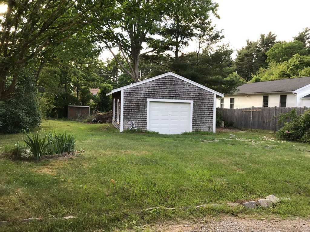77 Wareham Road Marion, MA 02738 - Photo 4 of 27 a front view of house with yard and green space