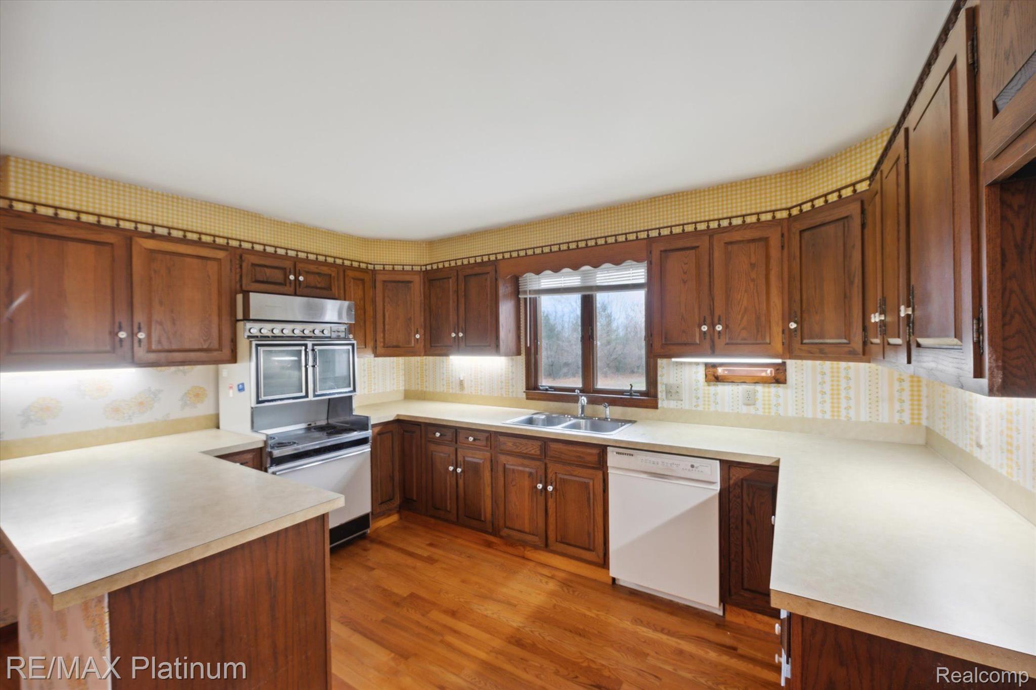 2783 South Ruess Road Owosso, MI 48867 - Photo 12 of 34 Kitchen