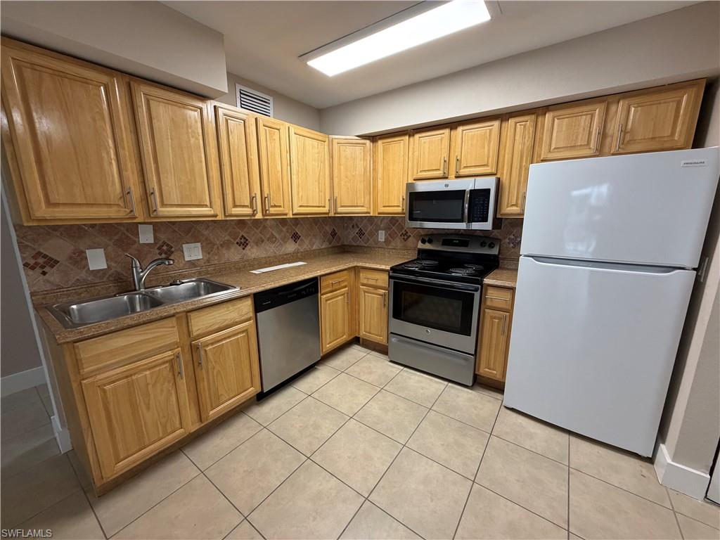 5305 Summerlin Road, Unit 502 Fort Myers, FL 33919 - Photo 4 of 20