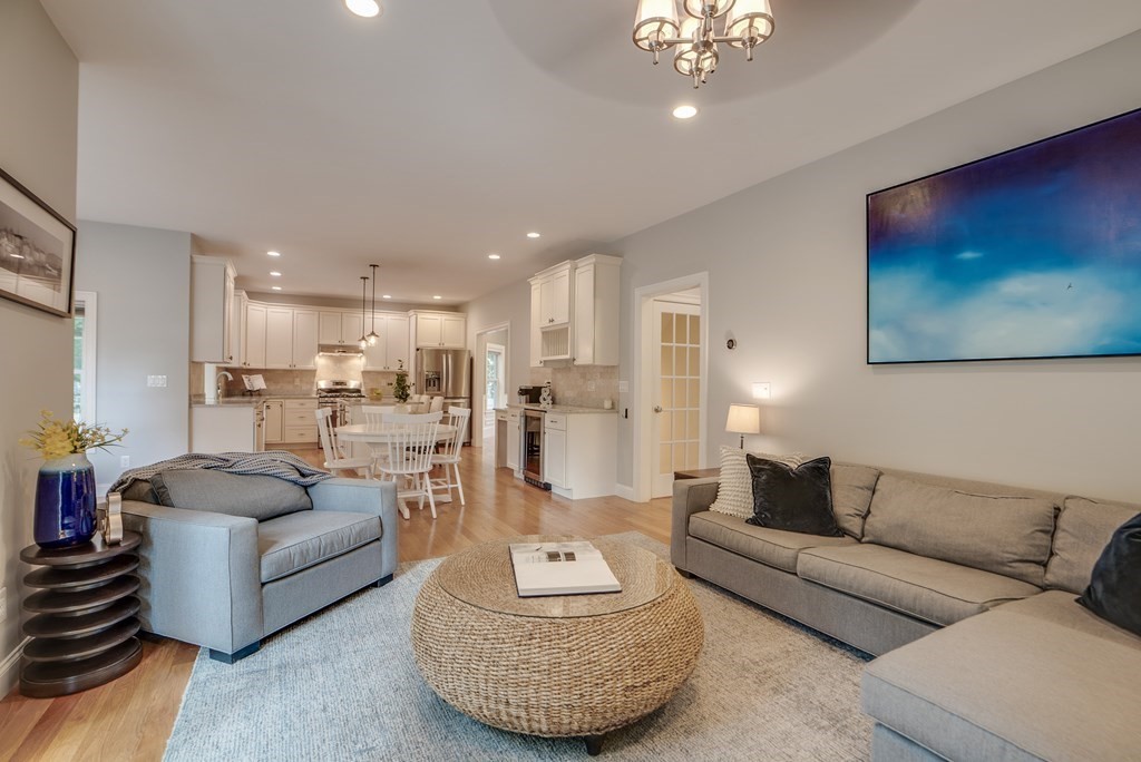 7 Foster Road Bedford, MA 01730 - Photo 11 of 42 Gallery Image 11