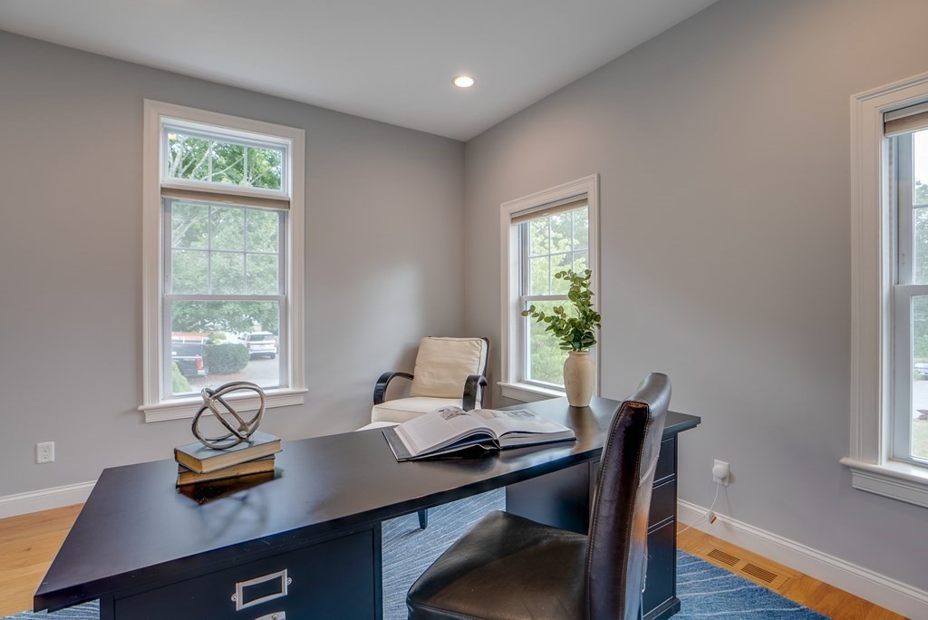 7 Foster Road Bedford, MA 01730 - Photo 17 of 42 Gallery Image 17