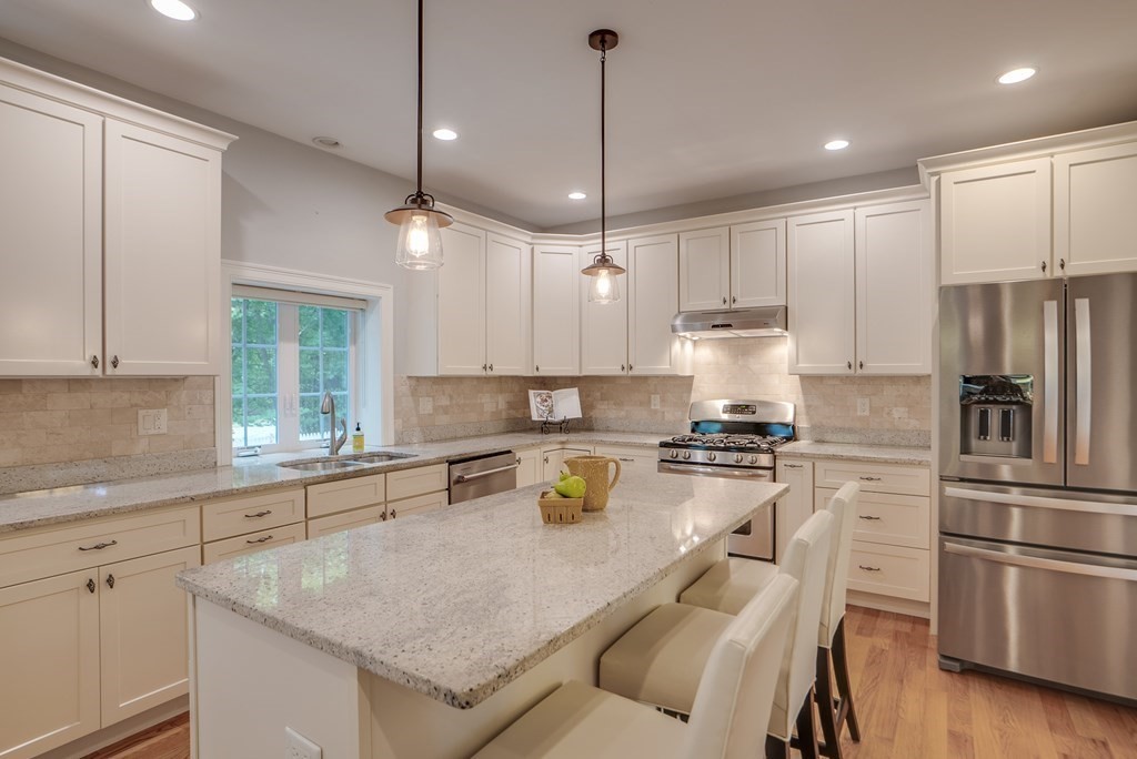 7 Foster Road Bedford, MA 01730 - Photo 3 of 42 Gallery Image 3
