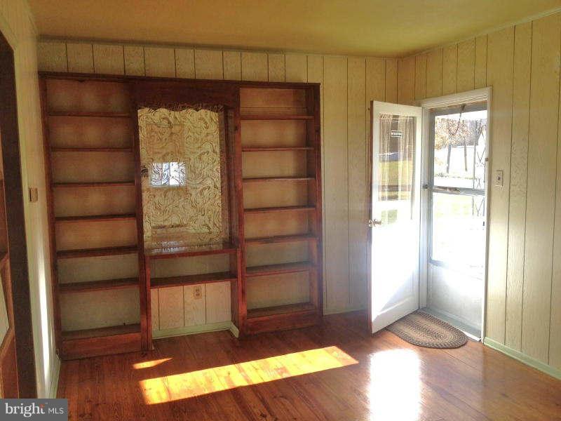 13215 Greensburg Road Smithsburg, MD 21783 - Photo 3 of 6 Living Room