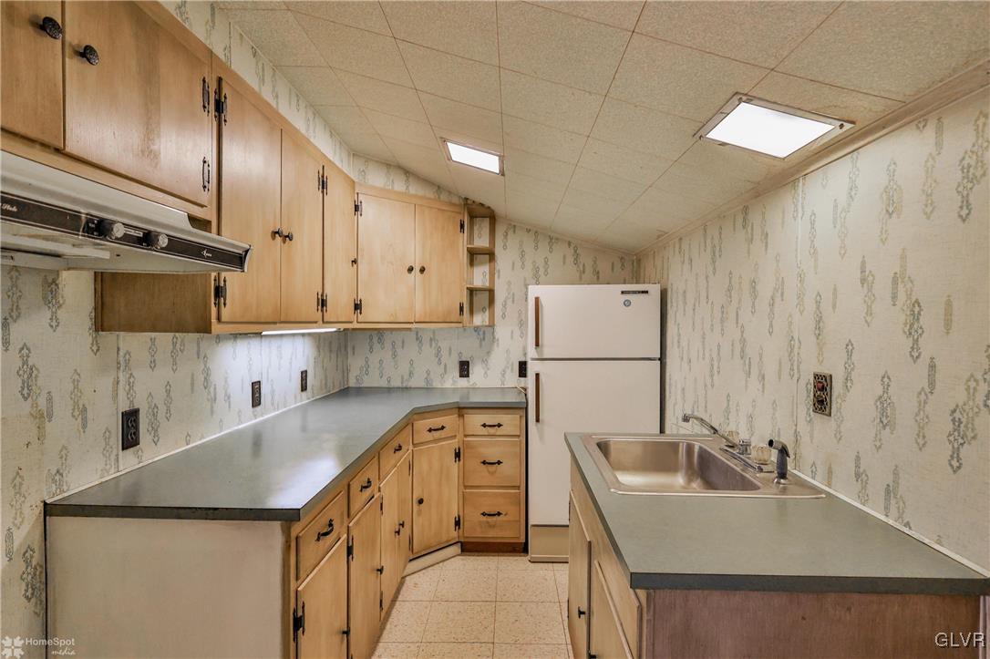 3438 Oak Hill Road Emmaus, PA 18049 - Photo 34 of 49 2nd floor kichenette