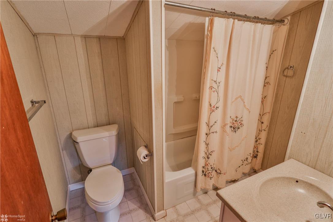 3438 Oak Hill Road Emmaus, PA 18049 - Photo 39 of 49 2nd floor bath