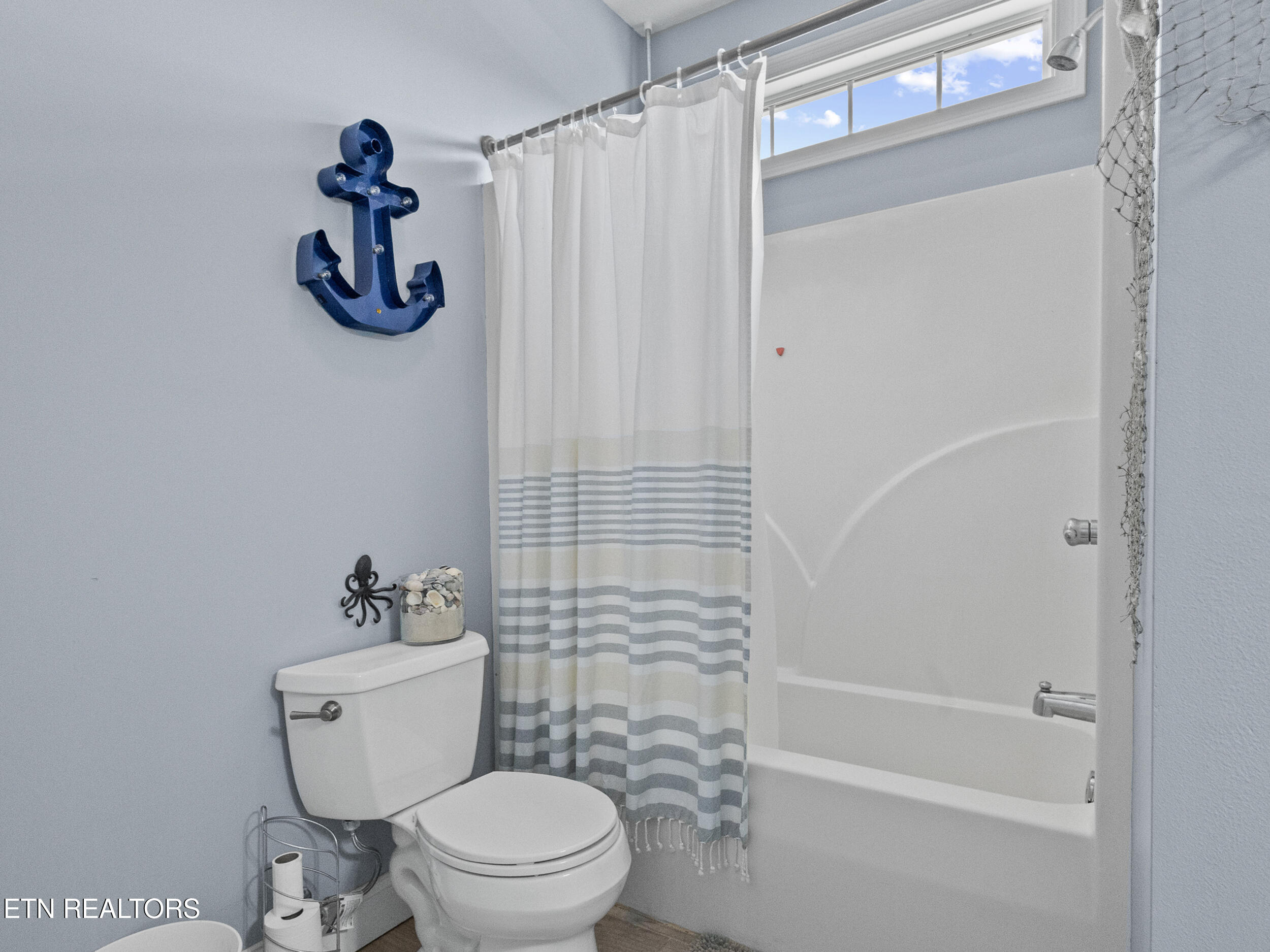 3861 Valentine Road Maryville, TN 37804 - Photo 20 of 34 Bathroom 2