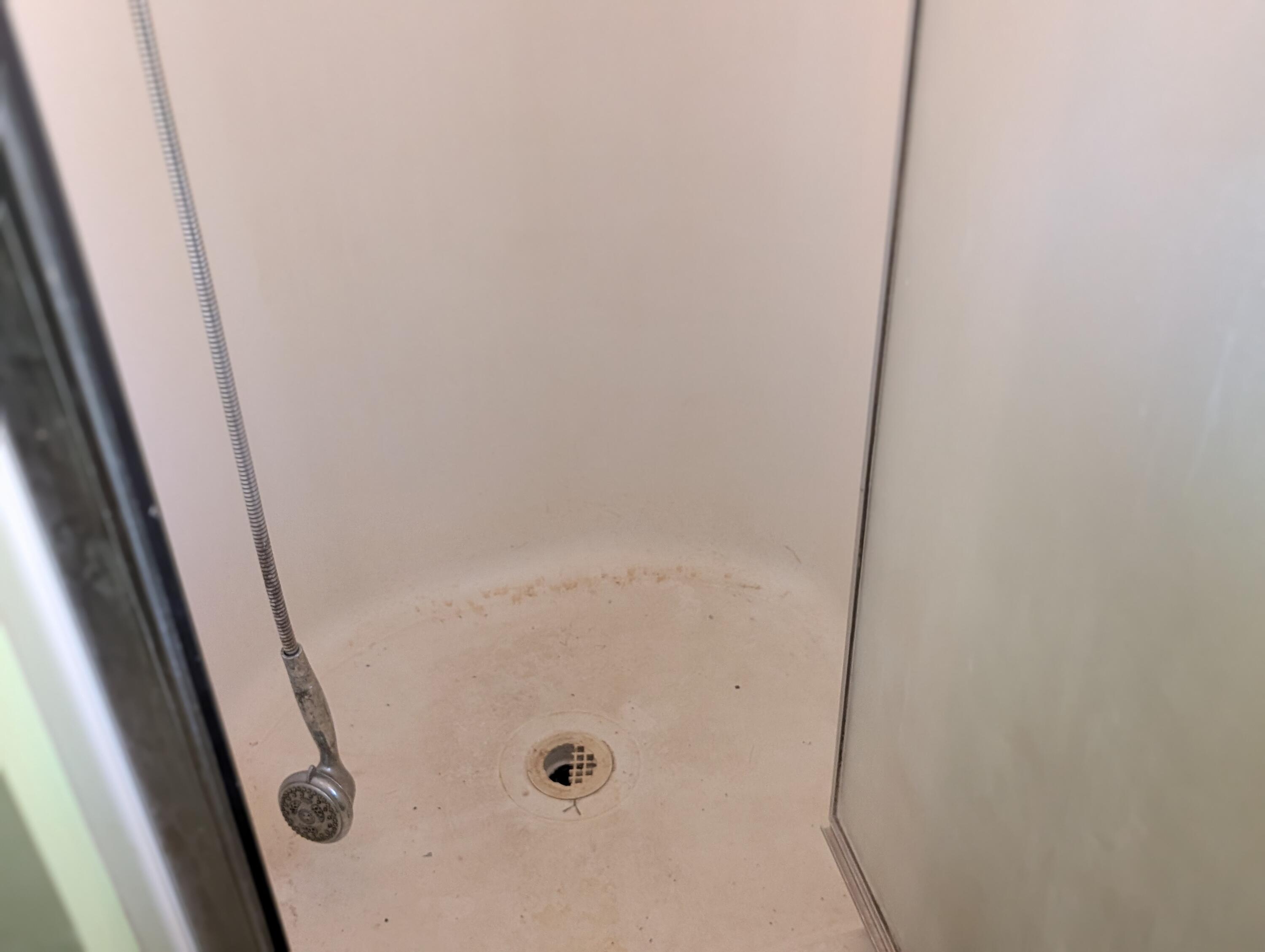 211 Goa Way Lewiston, CA 96052 - Photo 35 of 44 a bathroom with a tub