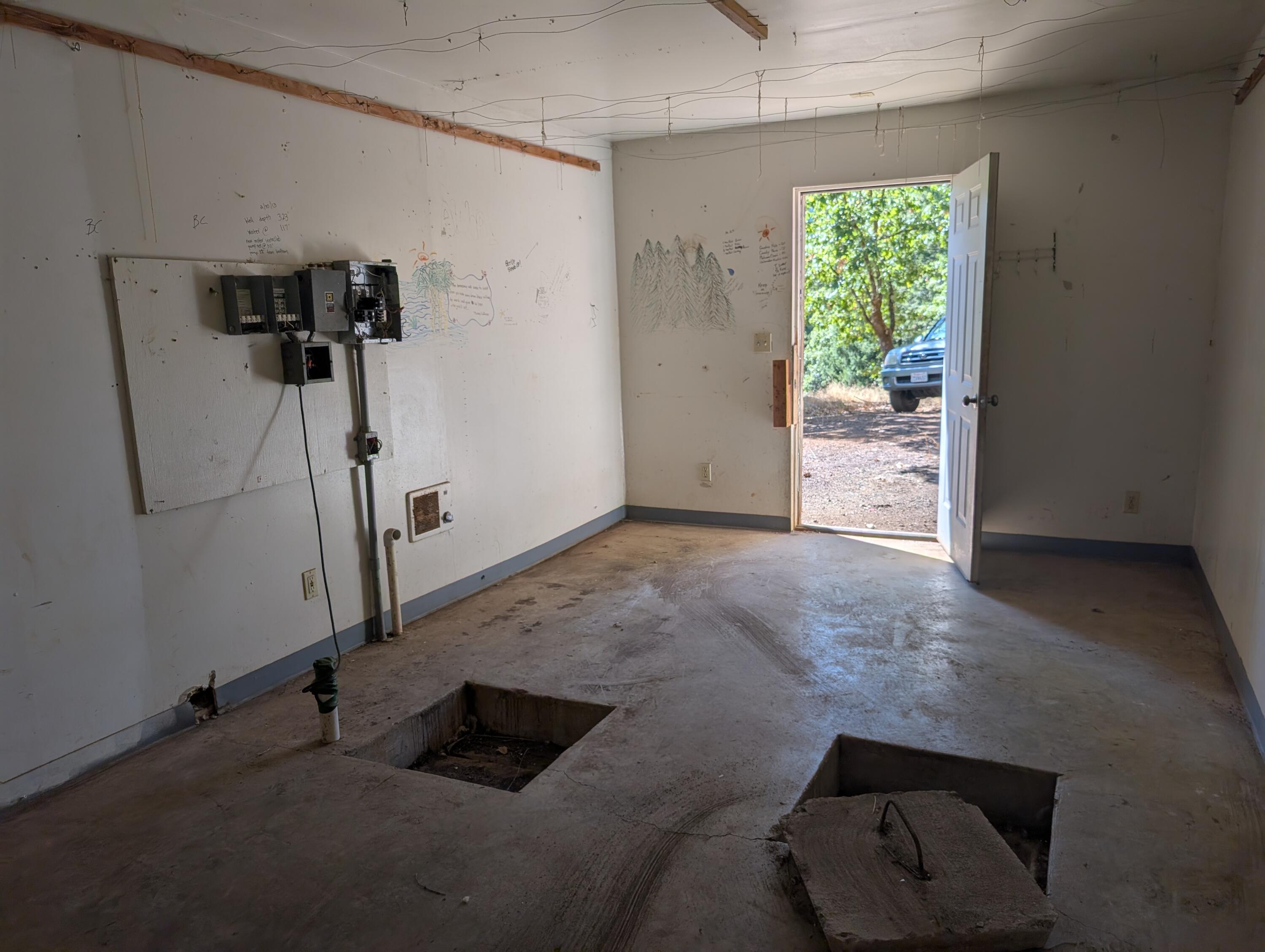 211 Goa Way Lewiston, CA 96052 - Photo 43 of 44 a view of a room with gym equipment