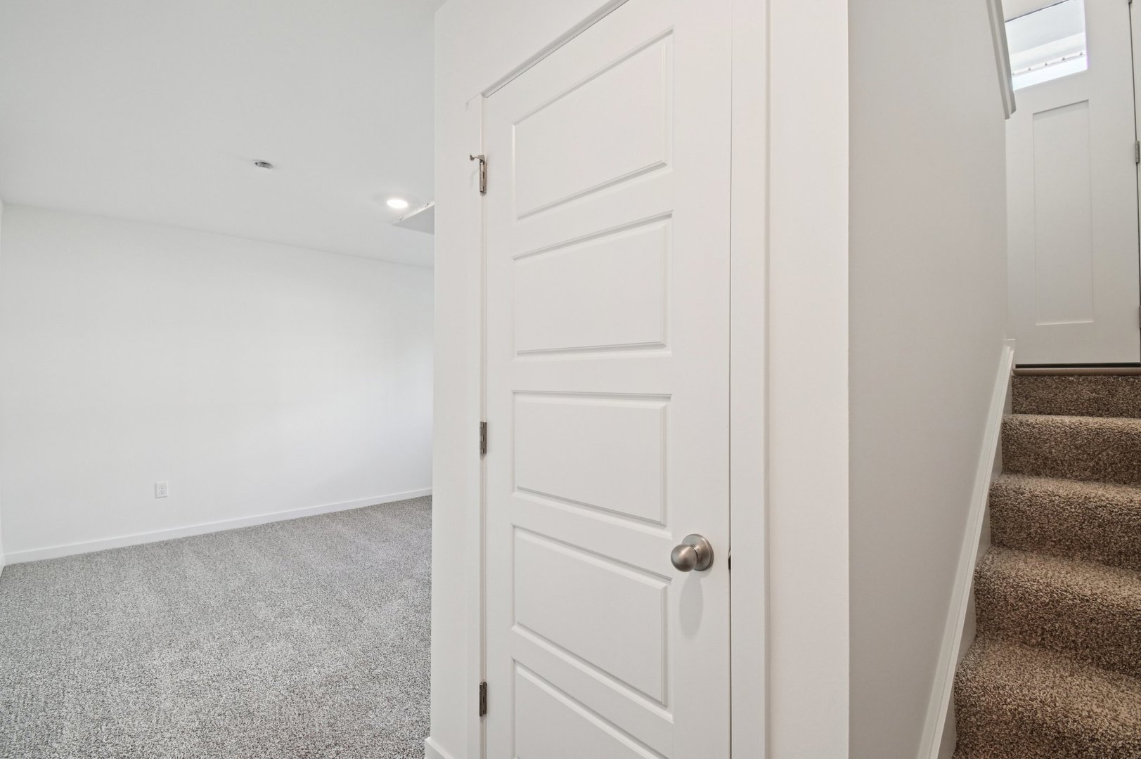 1433 Oakfield Lane Pingree Grove, IL 60140 - Photo 34 of 75 a view of a hallway