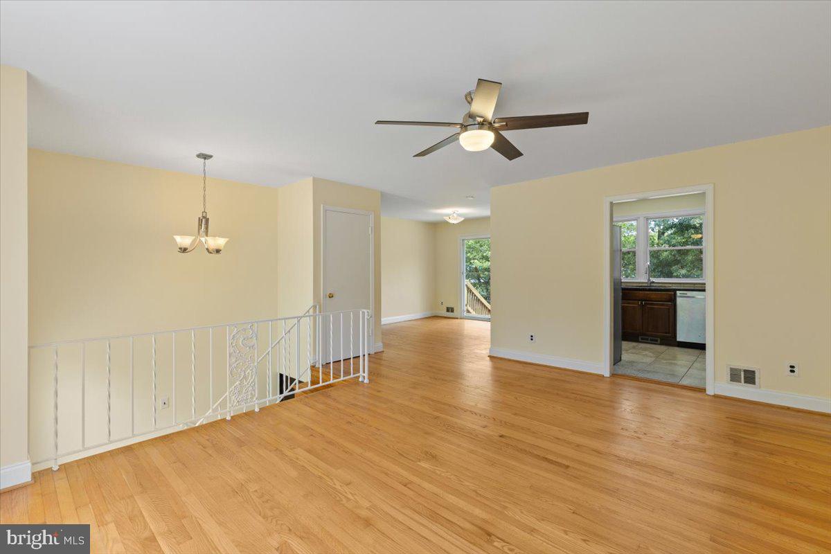 5627 Ottawa Road Centreville, VA 20120 - Photo 5 of 40