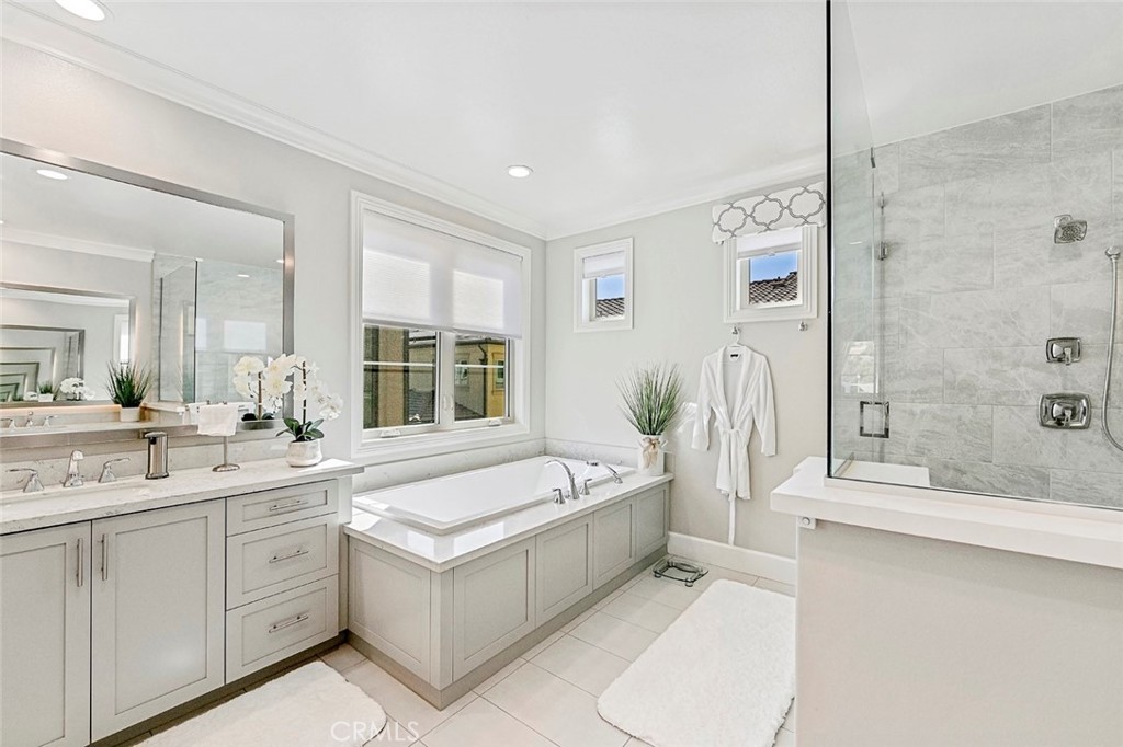 65 Rockinghorse Irvine, CA 92602 - Photo 28 of 43 a spacious bathroom with a tub sink and mirror