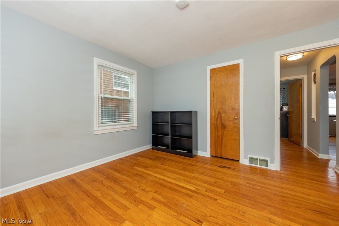 944 Richmond Road Cleveland, OH 44124 - Photo 13 of 32
