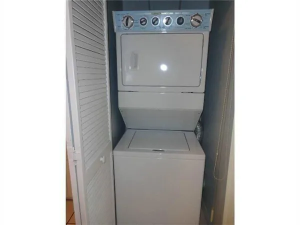 $2,400 | 51 Whitehead Circle, Unit 51, Weston, FL 33326