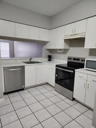 $2,400 | 51 Whitehead Circle, Unit 51, Weston, FL 33326