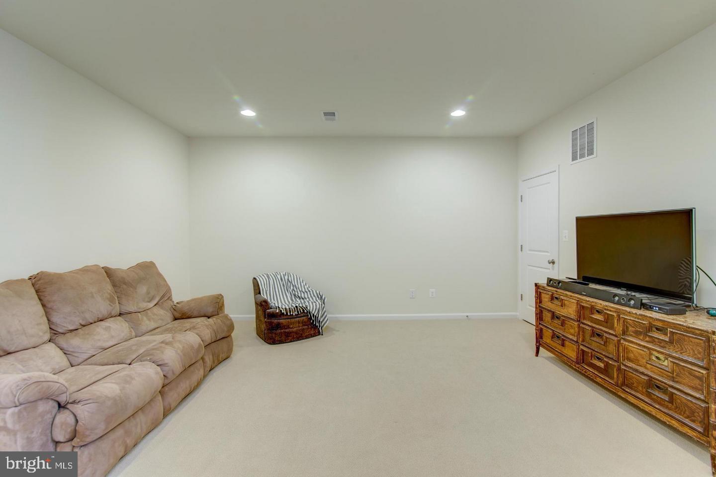 42261 Riggins Ridge Terrace Brambleton, VA 20148 - Photo 6 of 29