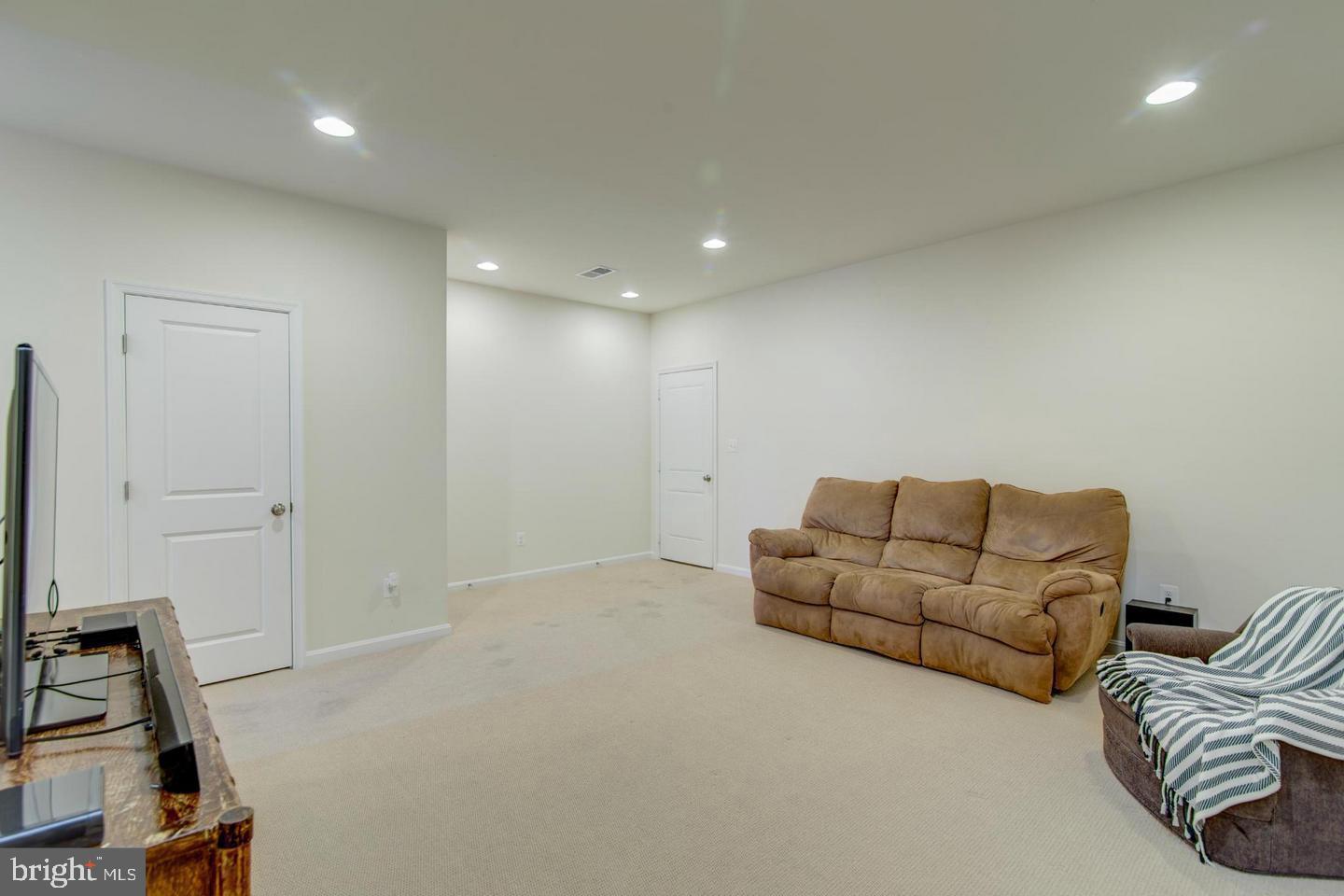 42261 Riggins Ridge Terrace Brambleton, VA 20148 - Photo 7 of 29