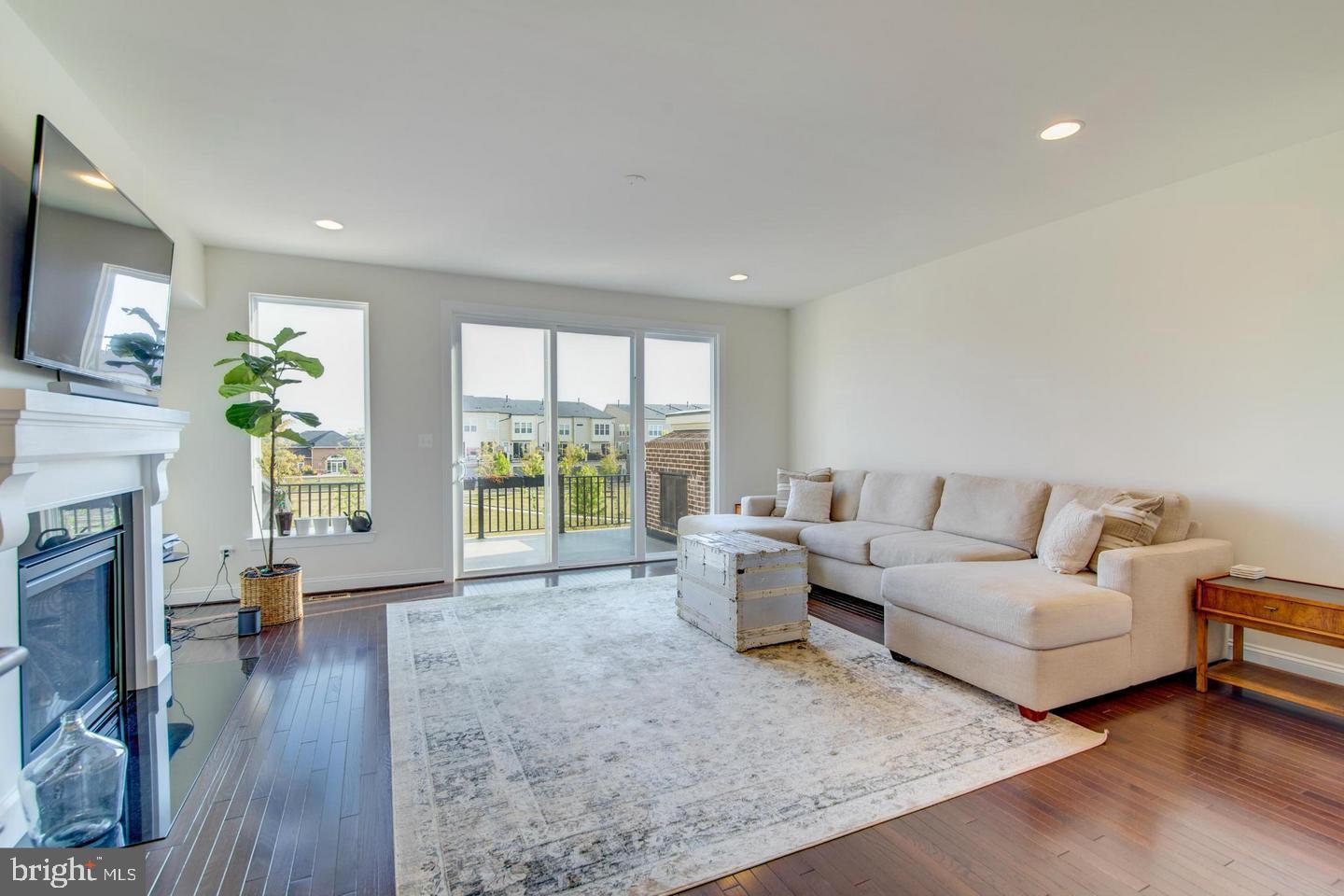 42261 Riggins Ridge Terrace Brambleton, VA 20148 - Photo 8 of 29