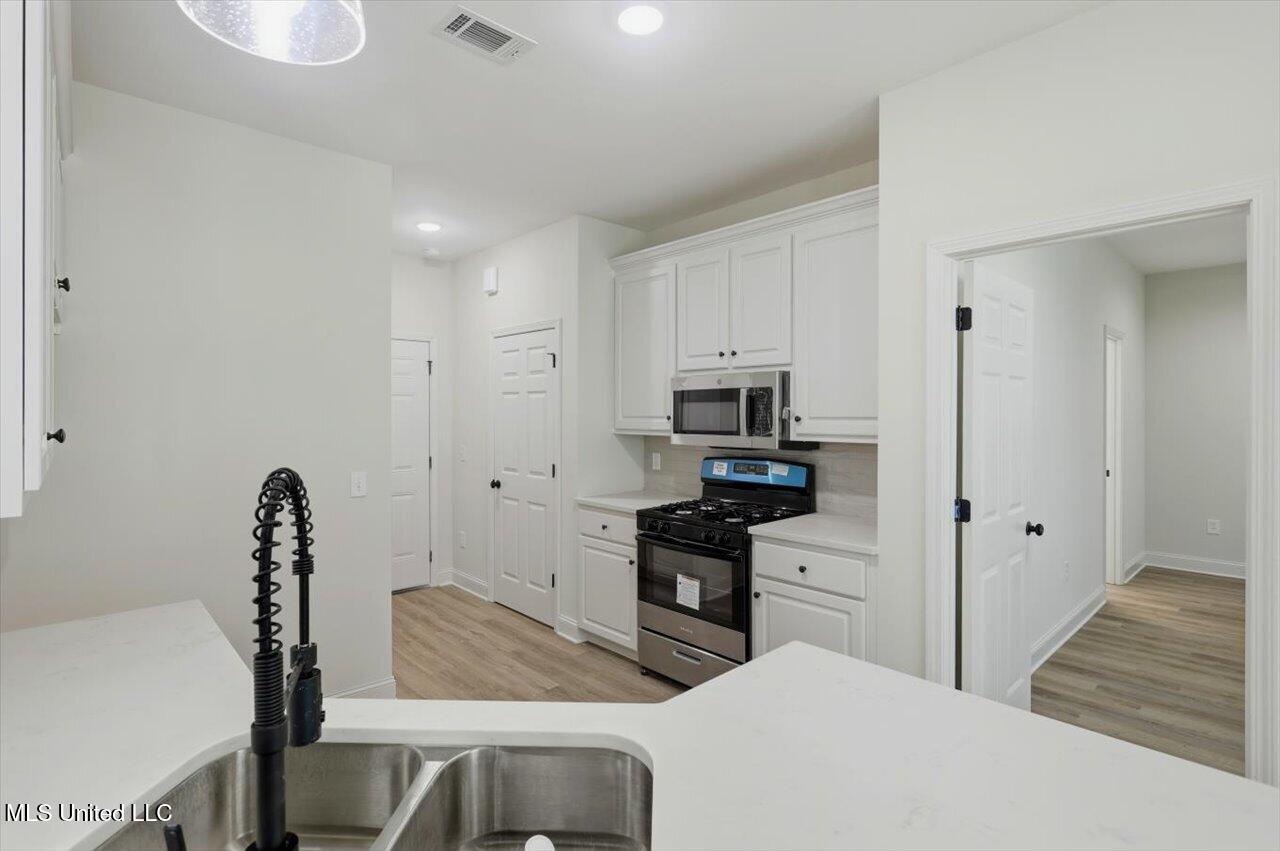 711 East Leake Street Clinton, MS 39056 - Photo 6 of 23 09-711 E Leake St _ Home Tours MS