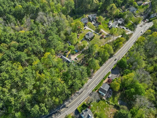 a view of yard with green space