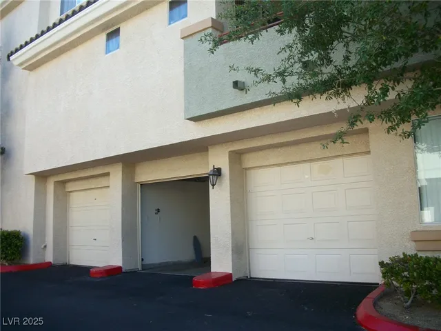 $1,475 | 7123 South Durango Drive, Unit 302, Las Vegas, NV 89113