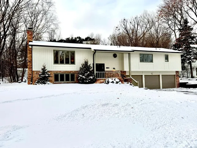 $599,900 | 36 Deer Hills Drive, North Oaks, MN 55127