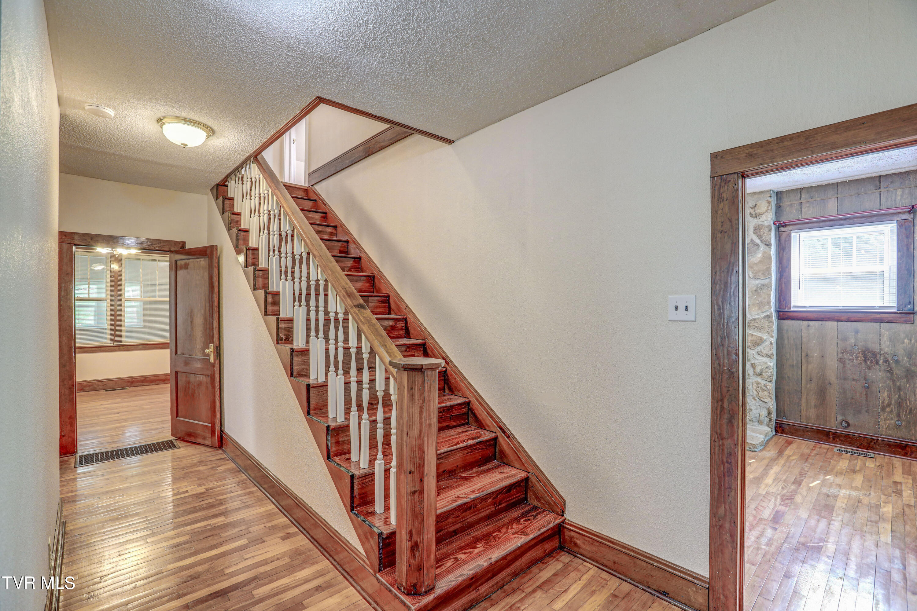 903 Paperville Road Bristol, TN 37620 - Photo 20 of 58 B42A9003_4_5_6_7
