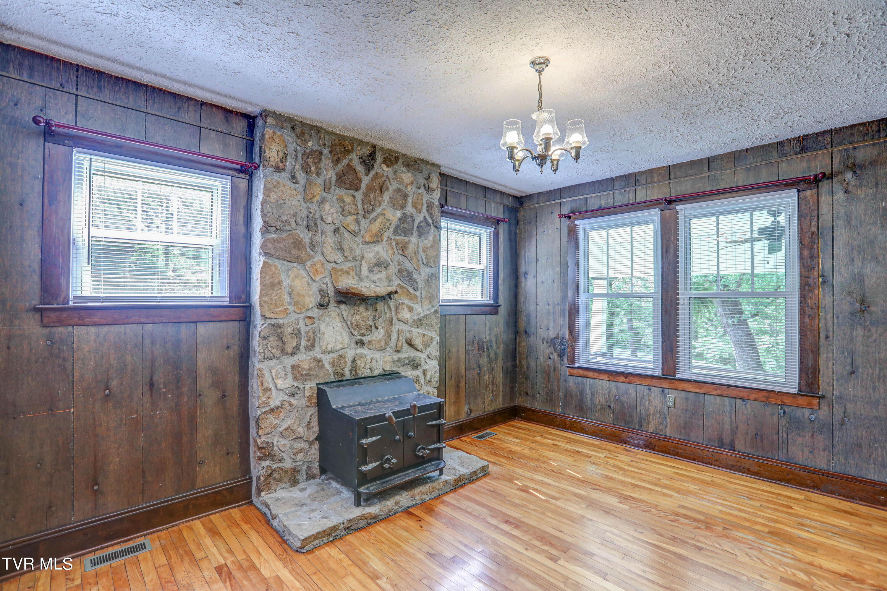 903 Paperville Road Bristol, TN 37620 - Photo 29 of 58 B42A9048_49_50_51_52