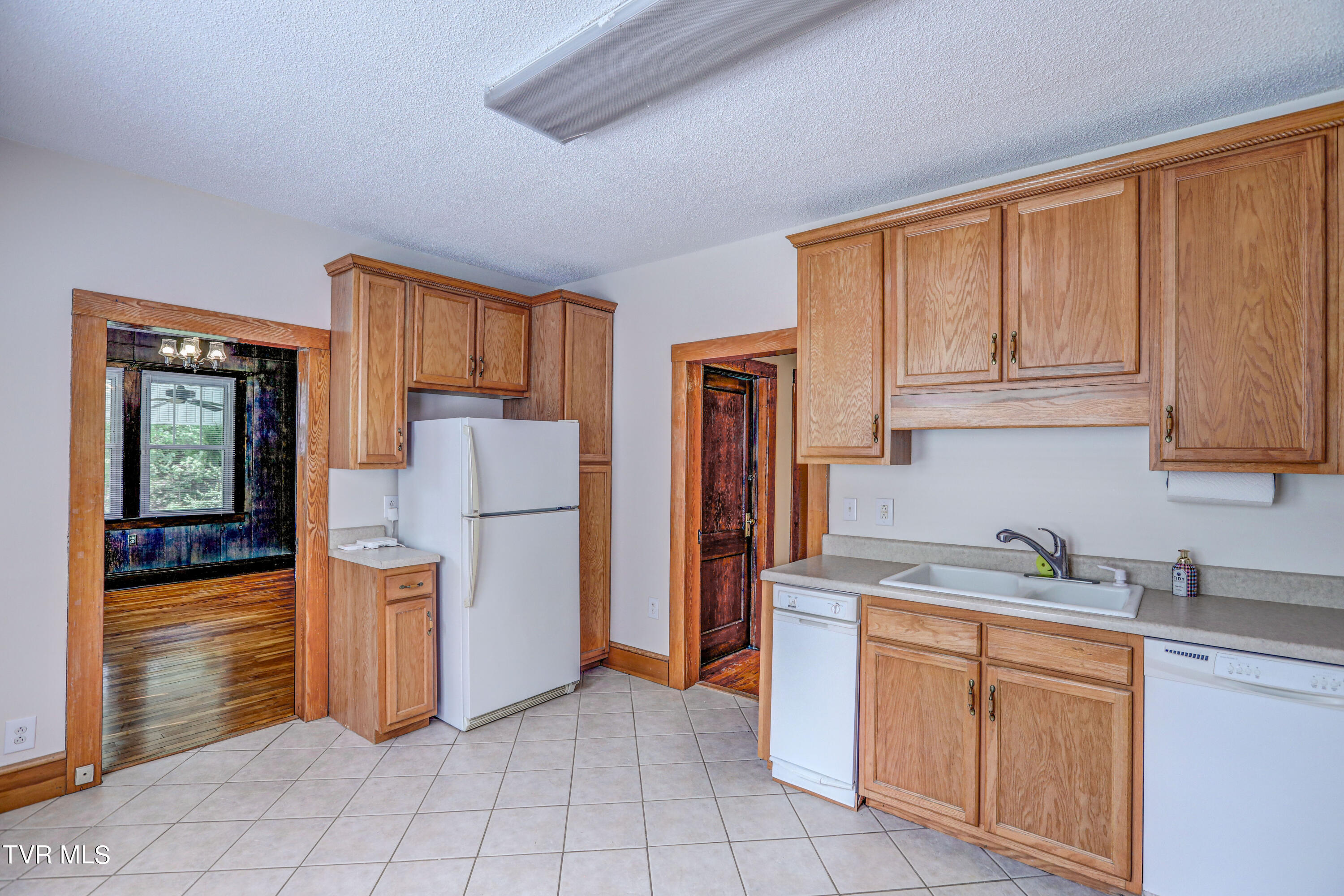 903 Paperville Road Bristol, TN 37620 - Photo 32 of 58 B42A9063_4_5_6_7
