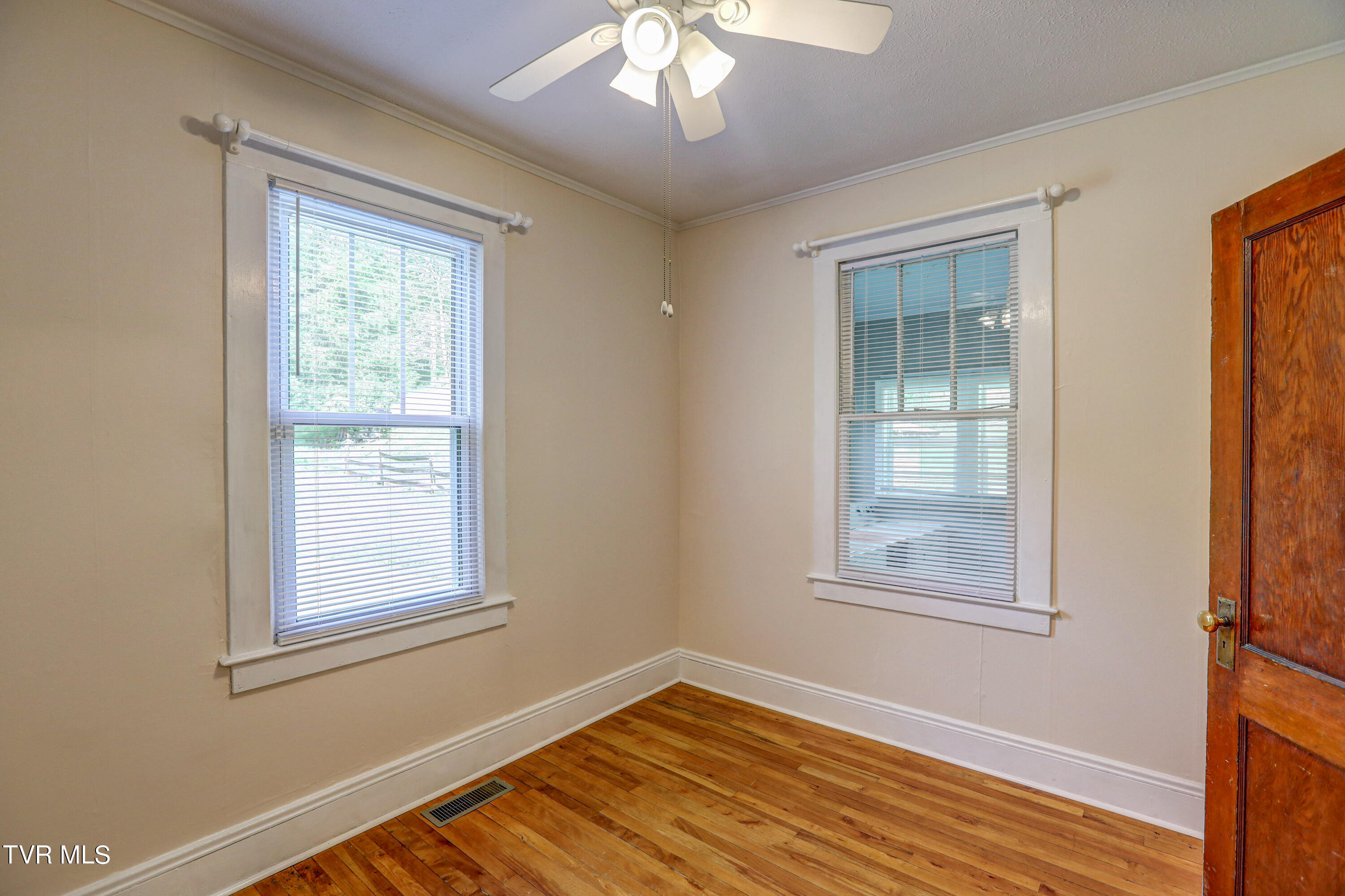 903 Paperville Road Bristol, TN 37620 - Photo 41 of 58 B42A9118_19_20_21_22