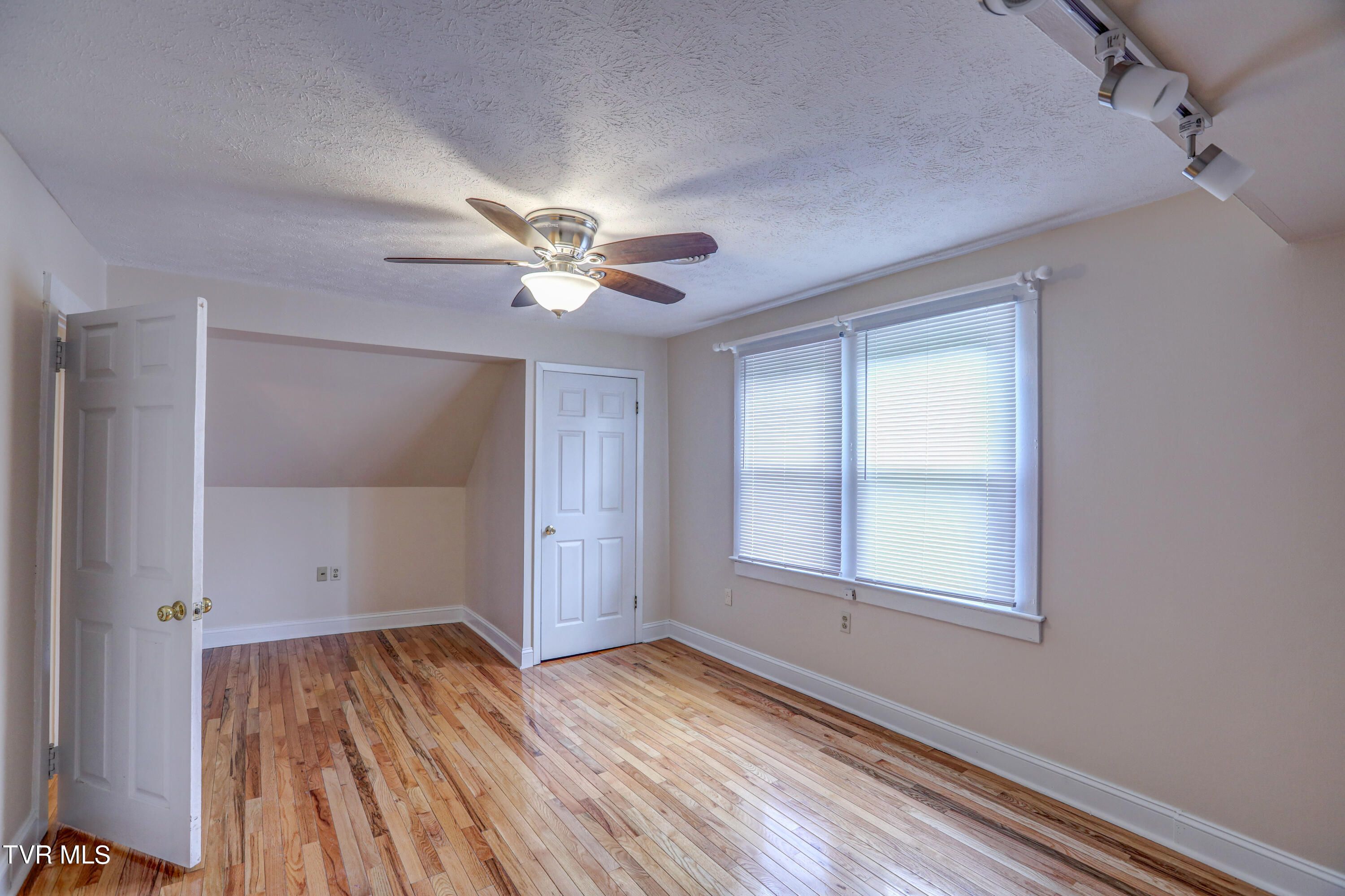 903 Paperville Road Bristol, TN 37620 - Photo 46 of 58 B42A9143_4_5_6_7