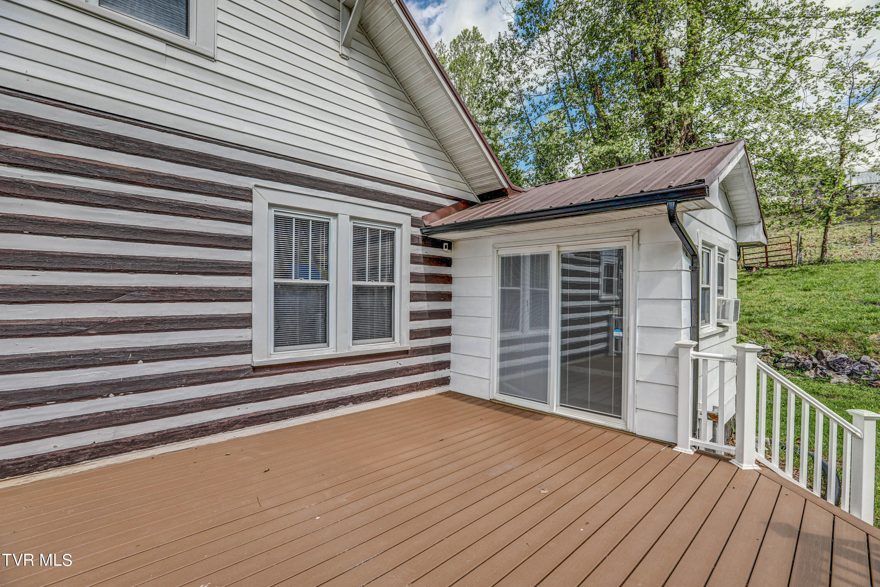 903 Paperville Road Bristol, TN 37620 - Photo 8 of 58 B42A8933_4_5_6_7