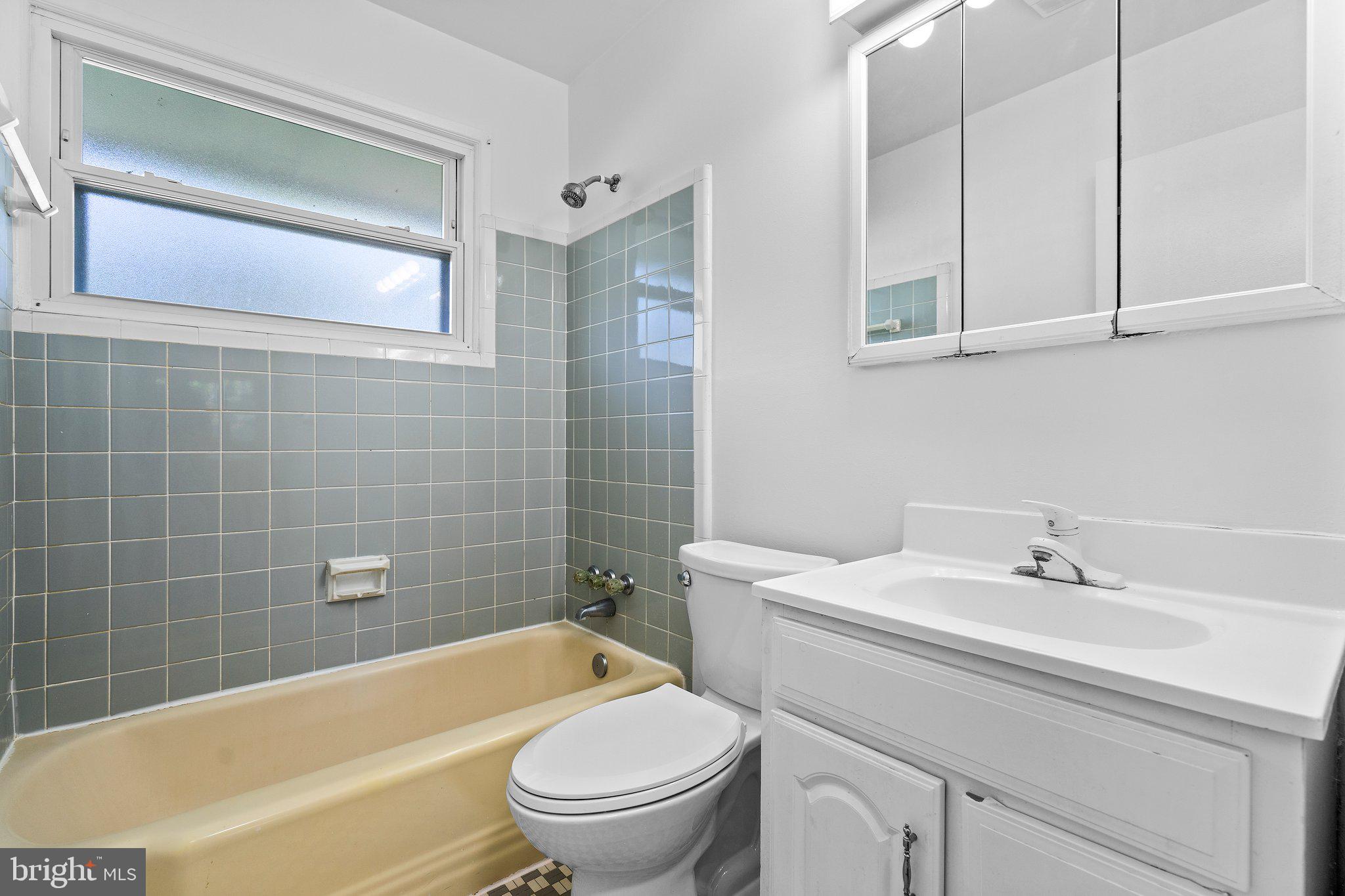 5930 Atteentee Road Springfield, VA 22150 - Photo 24 of 30 a bathroom with a sink toilet and bathtub