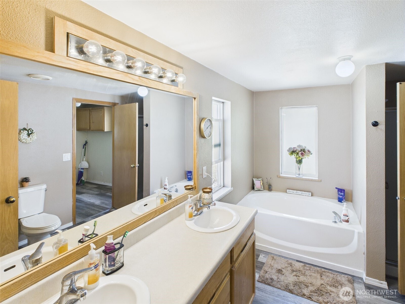 241 Wolf Fork Road Dayton, WA 99328 - Photo 11 of 40 a bathroom with a tub sink and mirror
