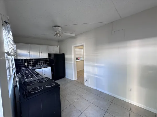 $1,500 | 2443 Cleveland Street, Unit 2, Hollywood, FL 33020
