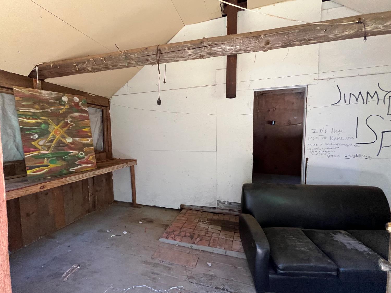 18035 Mobley Springs Road Nevada City, CA 95959 - Photo 6 of 29 a living room with furniture